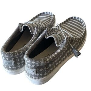 Hey Dude Wally Gray Patriotic Striped Boat Shoe Size 9 Grass Approved NWOT